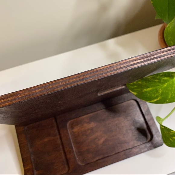 Game of Thrones Phone Charger Electronic Accessory Stand, Wood, Charging Station - Picture 6 of 7